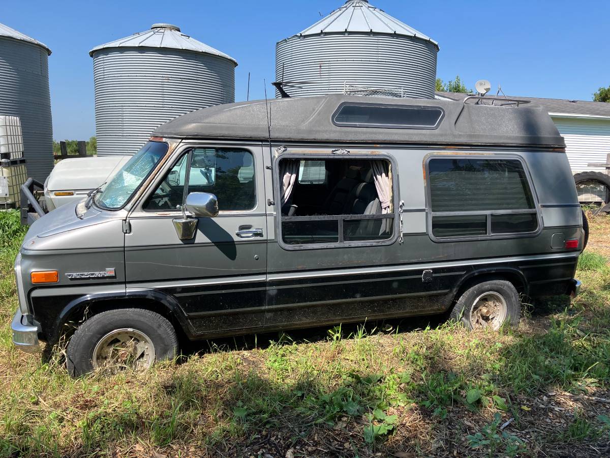 Ford-F-150-amp-gmc-g2500-1979-7