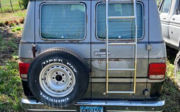 Ford-F-150-amp-gmc-g2500-1979-9