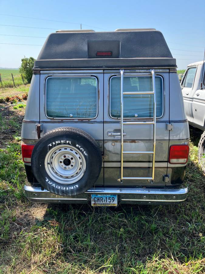 Ford-F-150-amp-gmc-g2500-1979-9