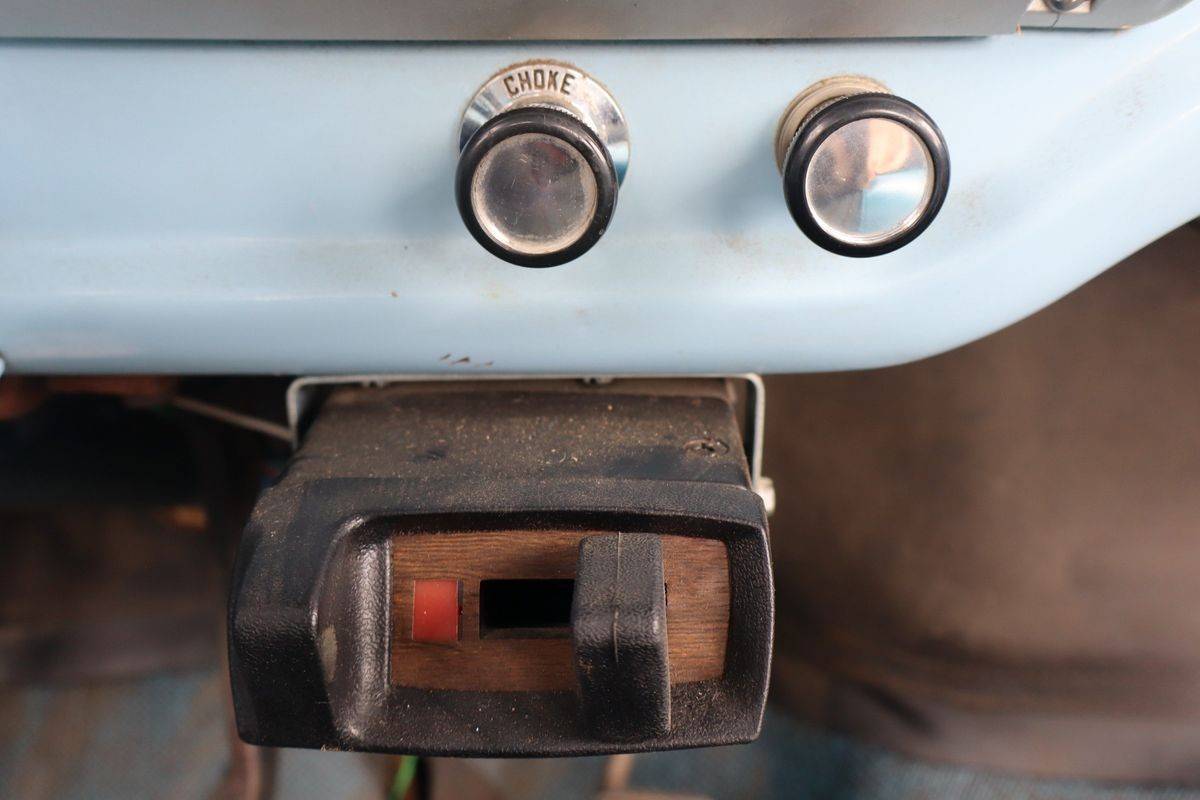 Ford-F-250-1968-blue-22