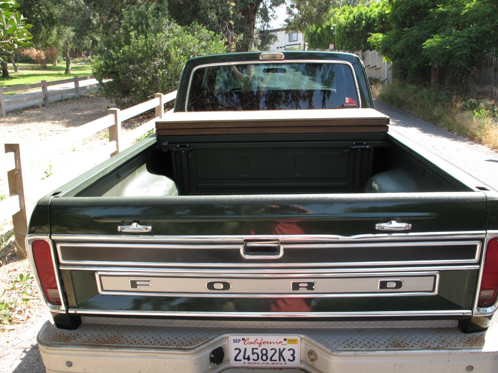 Ford-F-250-1975-10