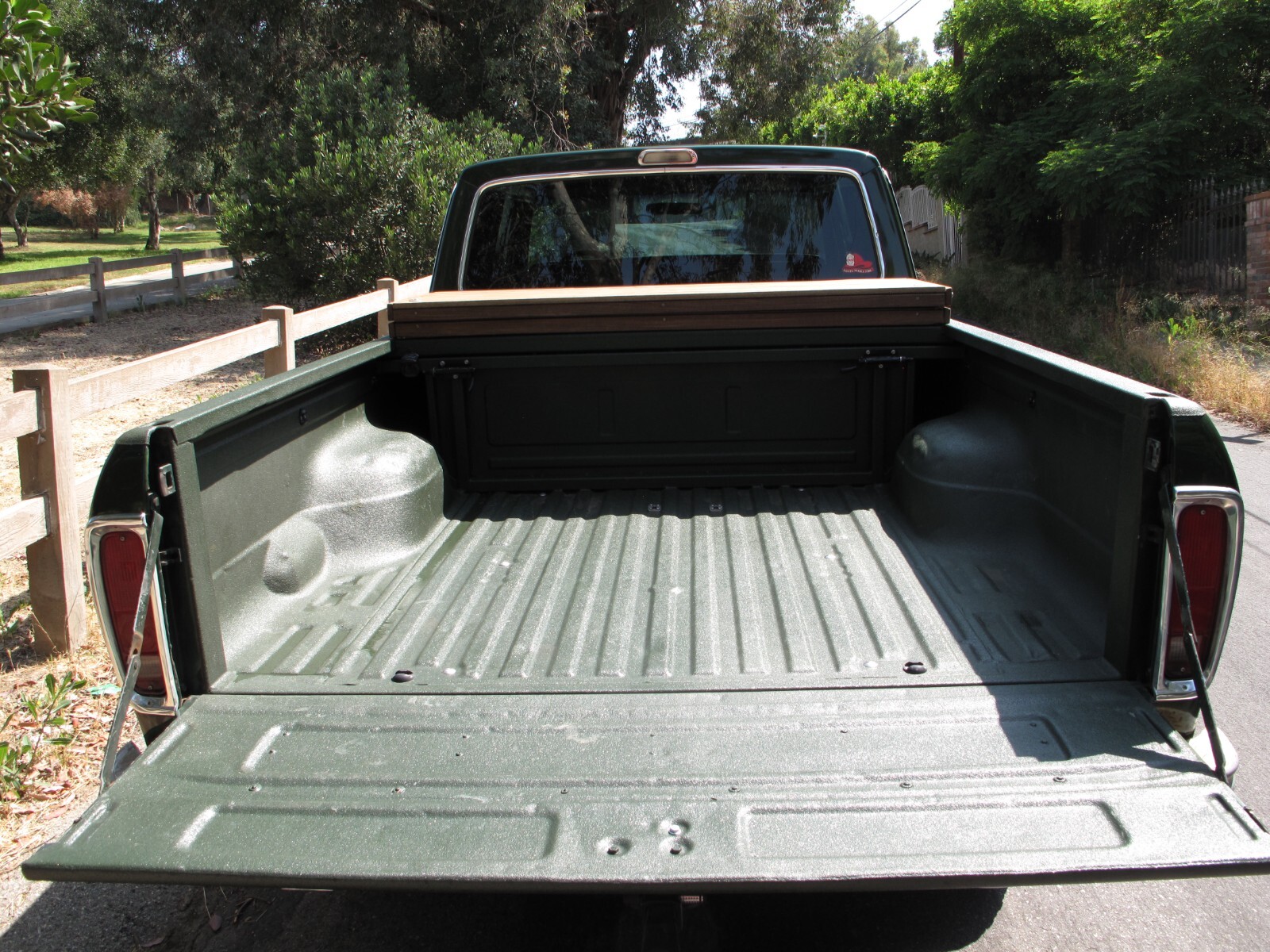 Ford-F-250-1975-12