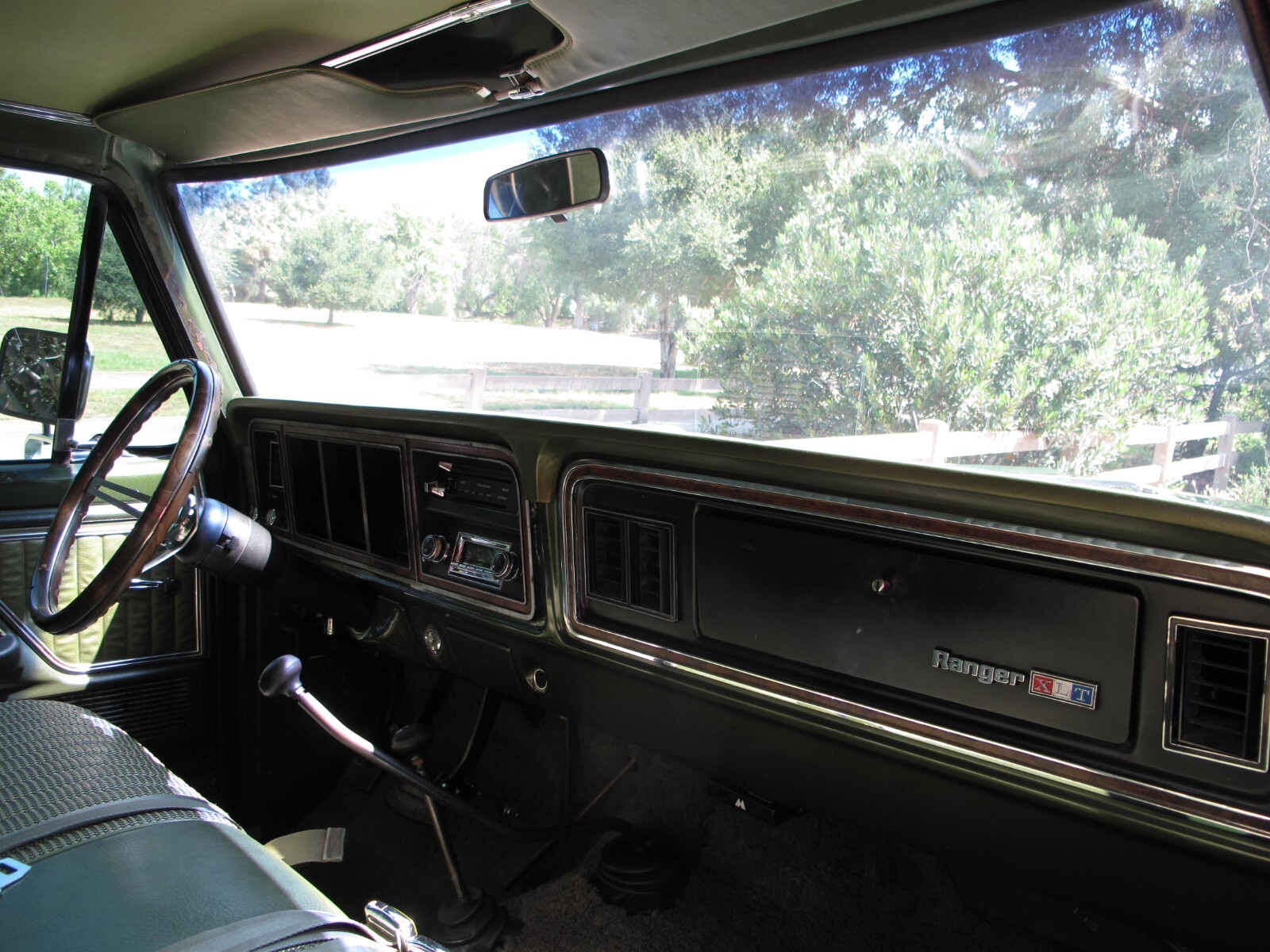 Ford-F-250-1975-32