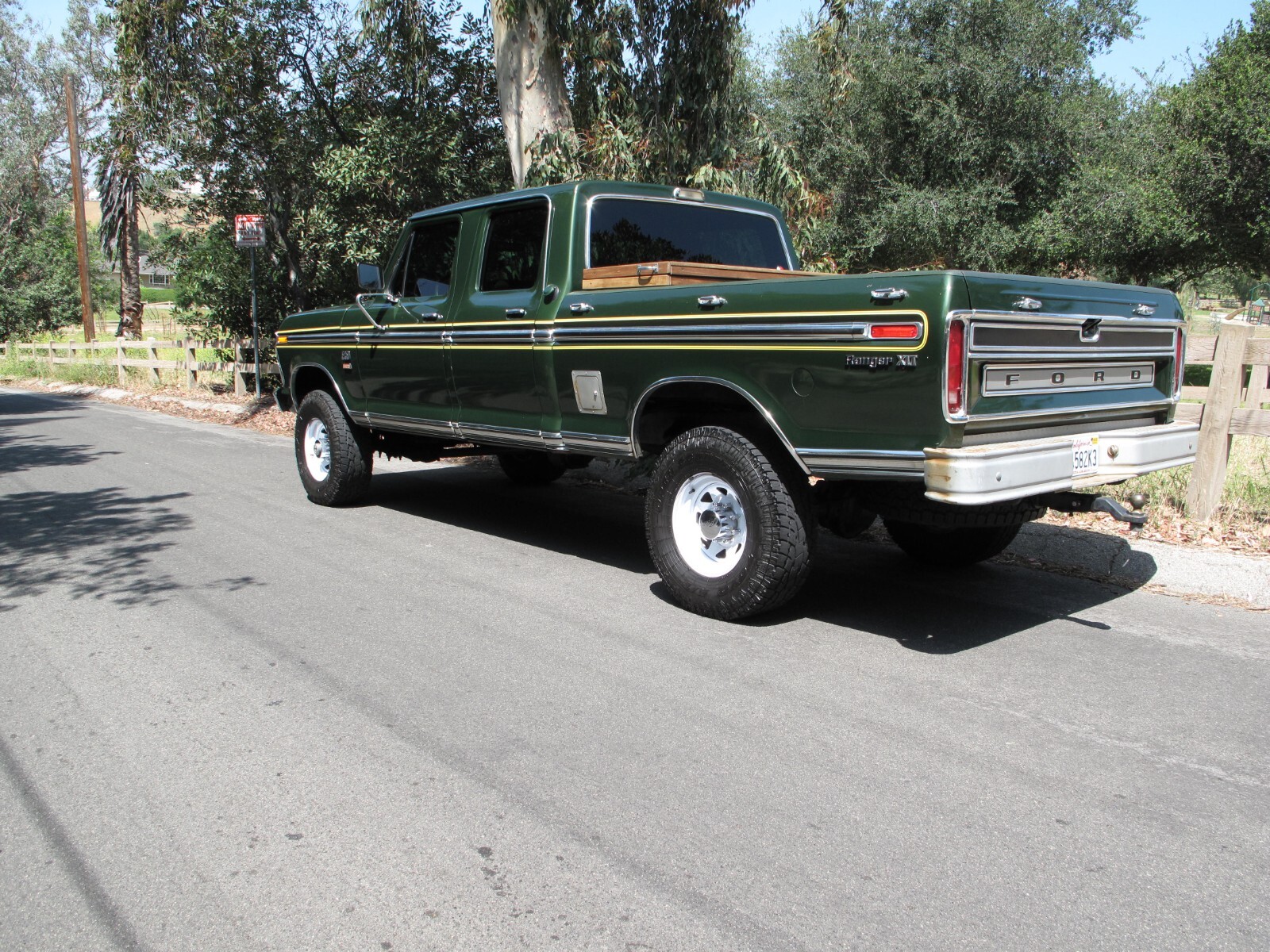 Ford-F-250-1975-37
