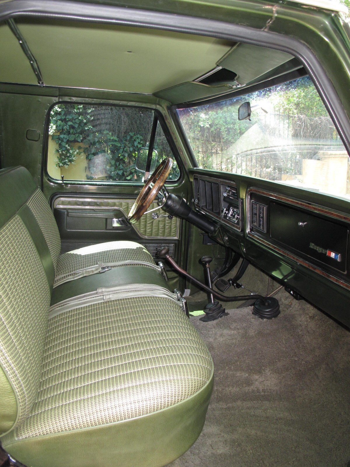 Ford-F-250-1975-39