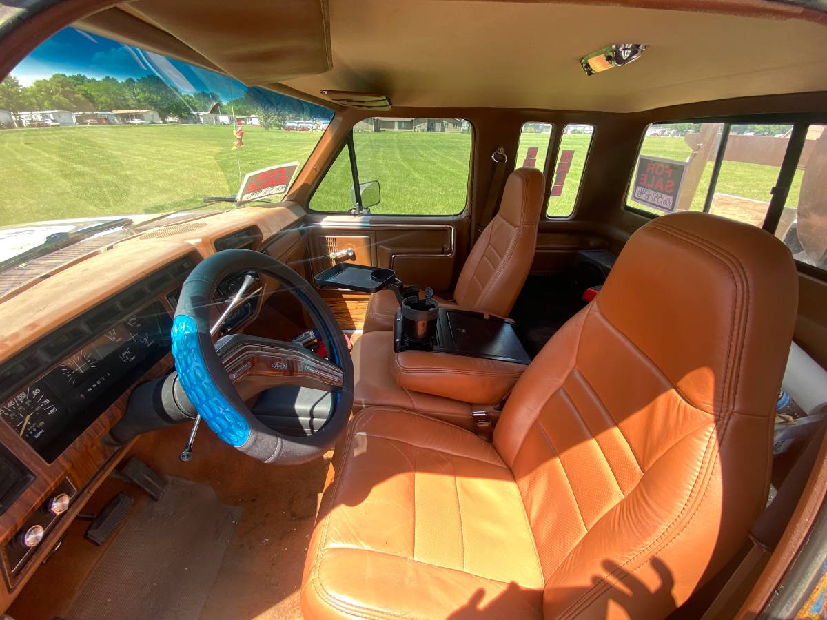 Ford-F-250-1982-custom-9