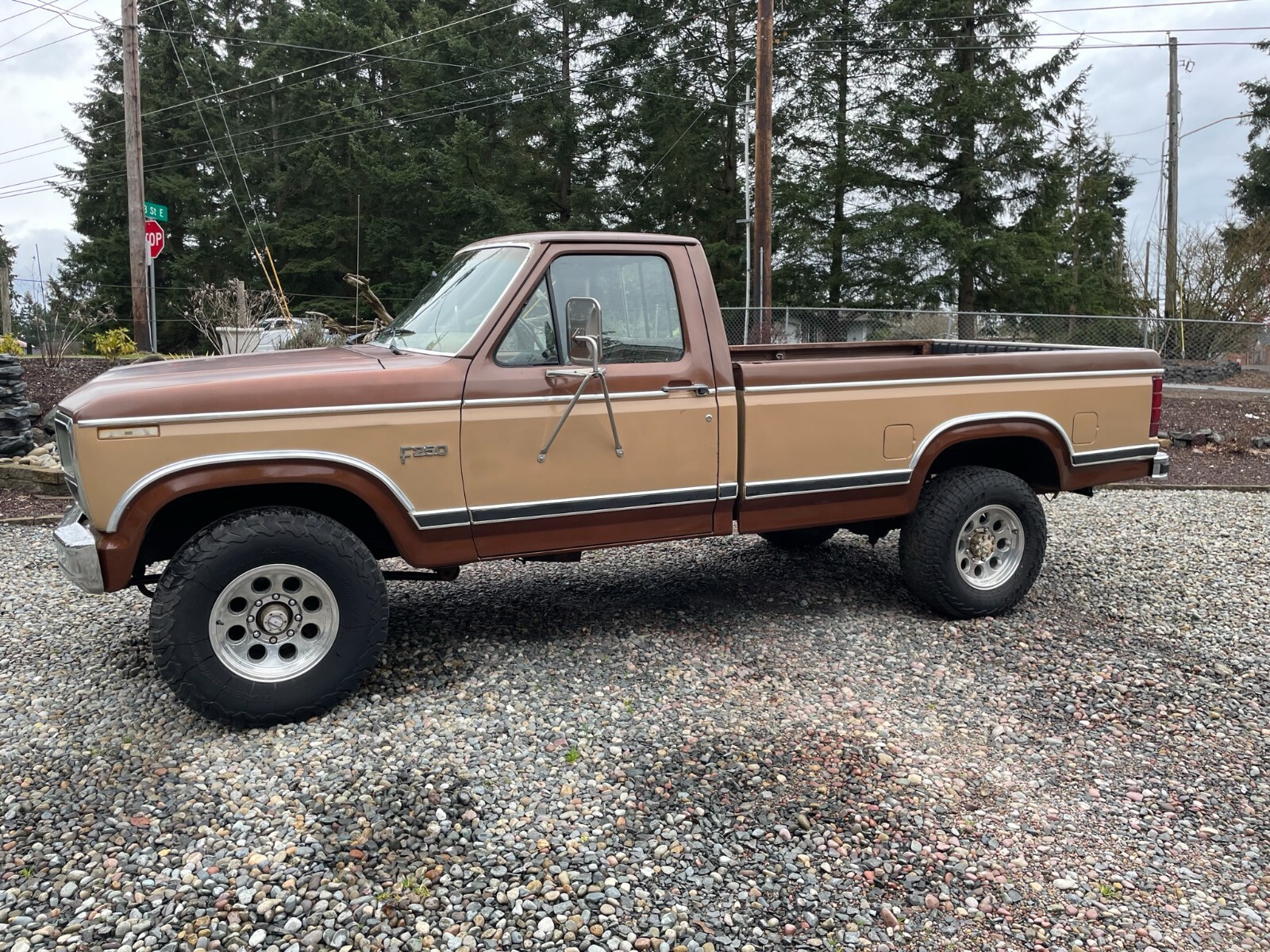 Ford-F-250-1983-Standard-Cab-Pickup-1