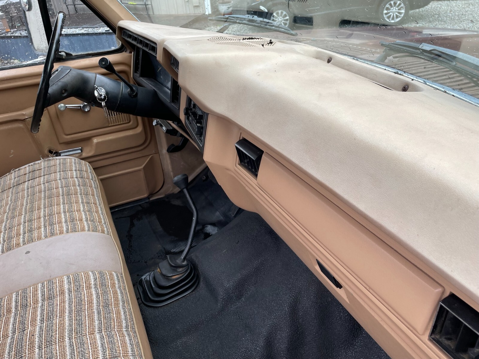 Ford-F-250-1983-Standard-Cab-Pickup-24