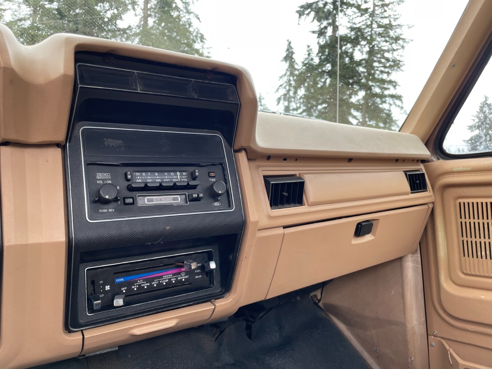 Ford-F-250-1983-Standard-Cab-Pickup-28