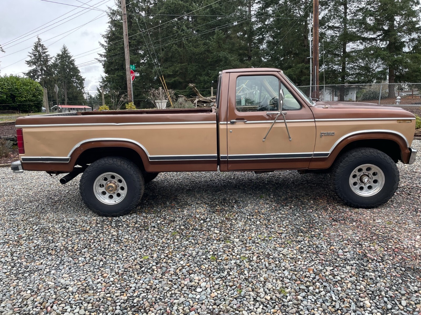 Ford-F-250-1983-Standard-Cab-Pickup-3