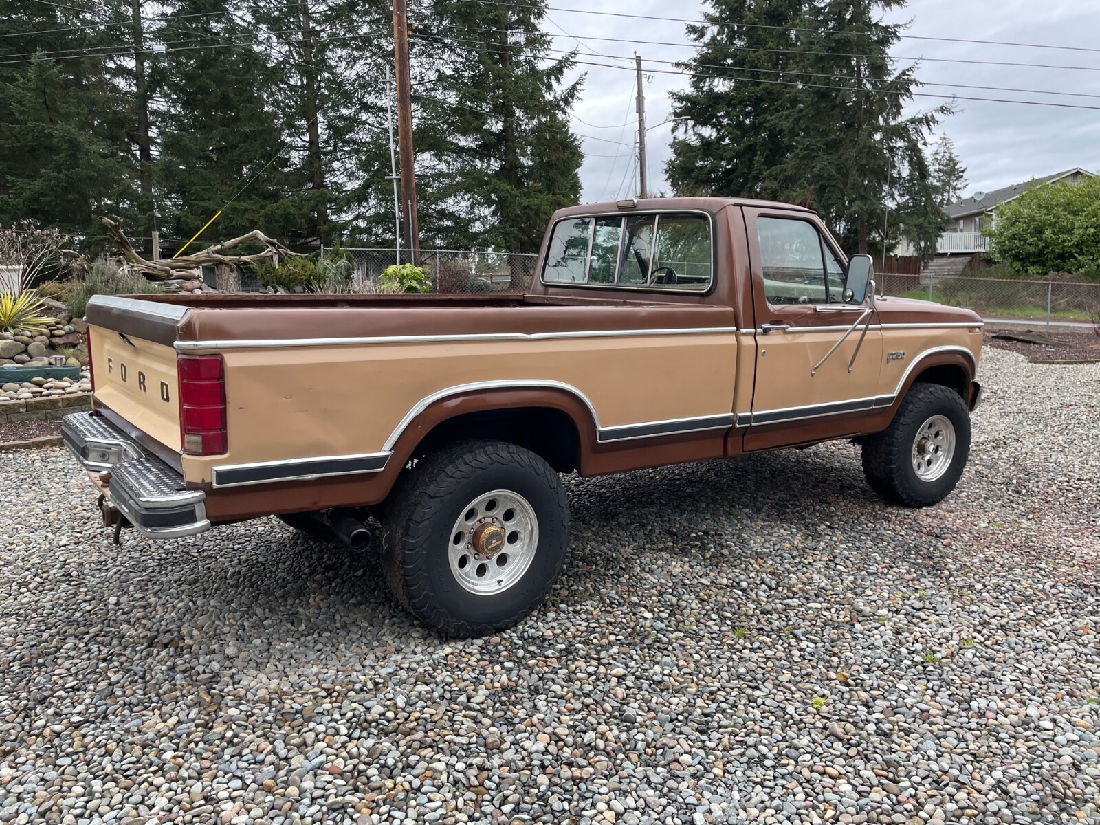 Ford-F-250-1983-Standard-Cab-Pickup-4