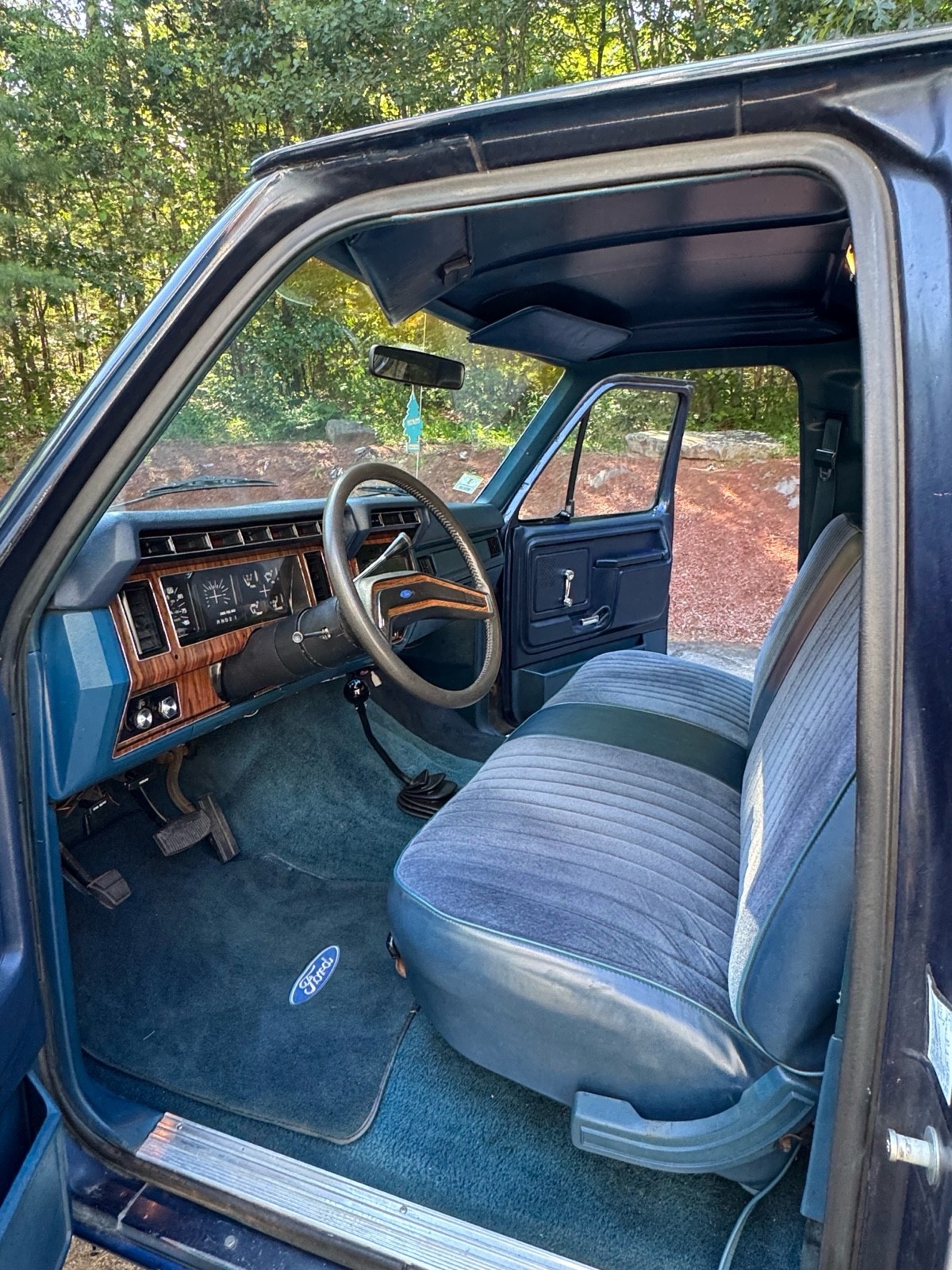 Ford-F-250-1985-17