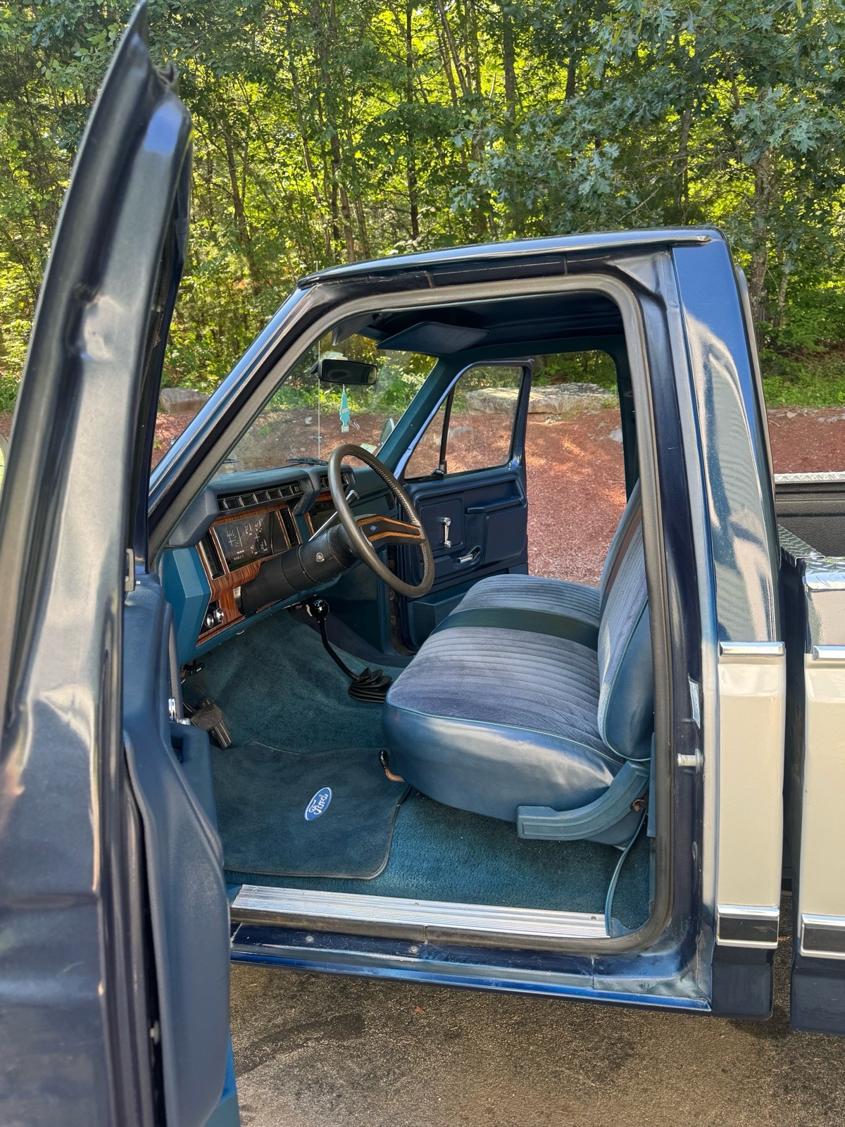 Ford-F-250-1985-21