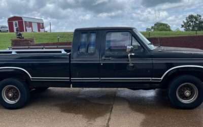 Ford F-250  1986 black