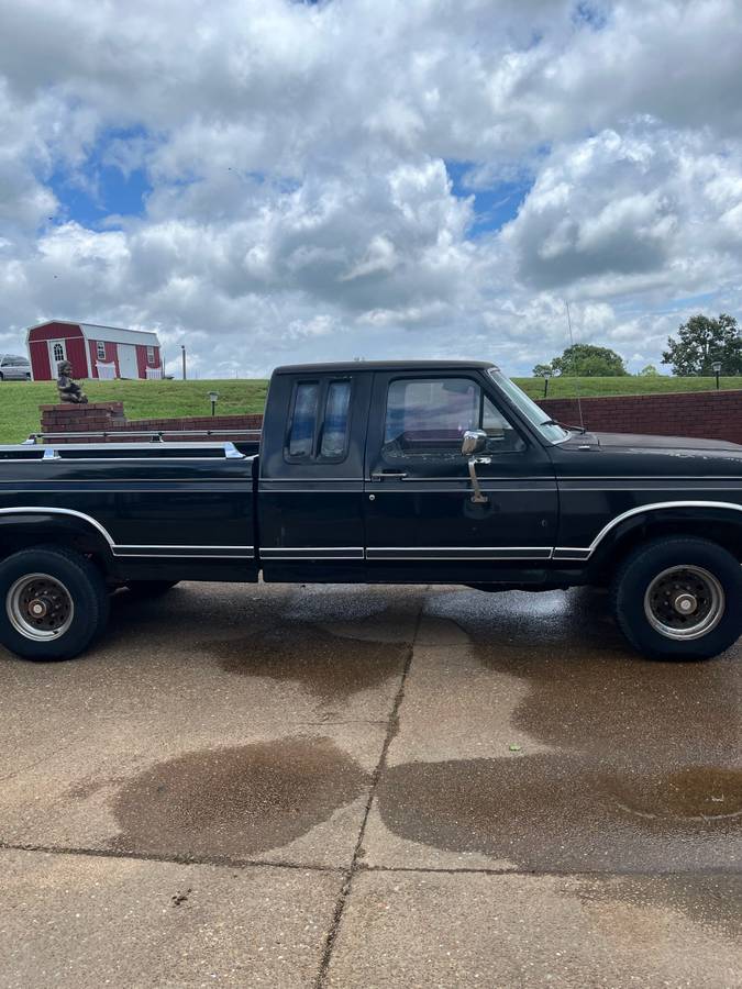 Ford F-250  1986 black