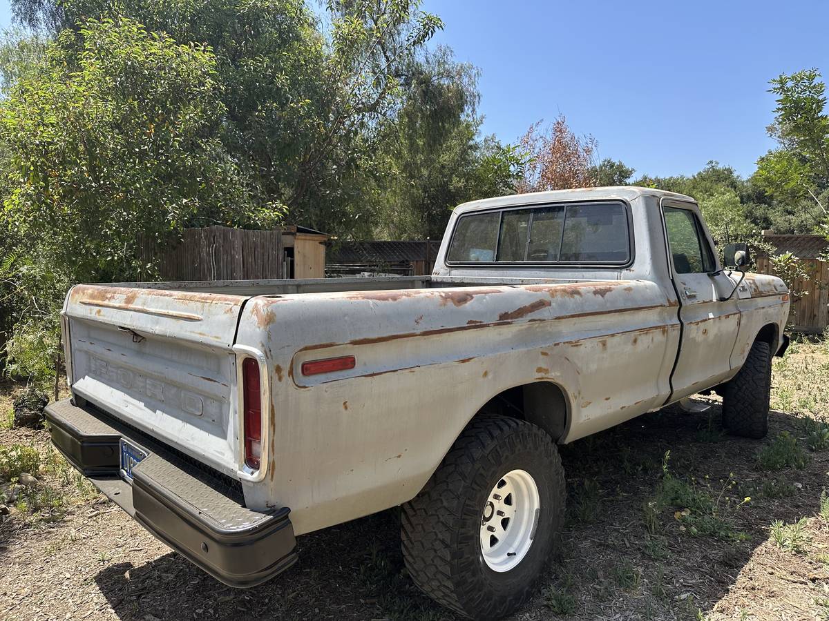 Ford-F-250-diesel-1979-grey