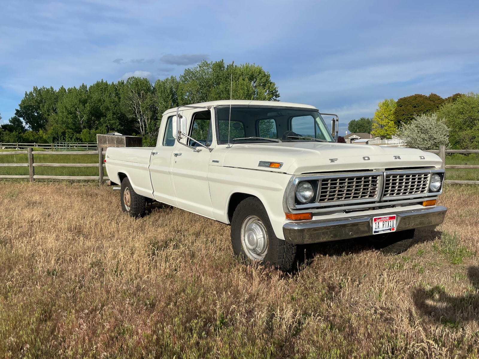 Ford F-350 1970 Crew Cab Pickup