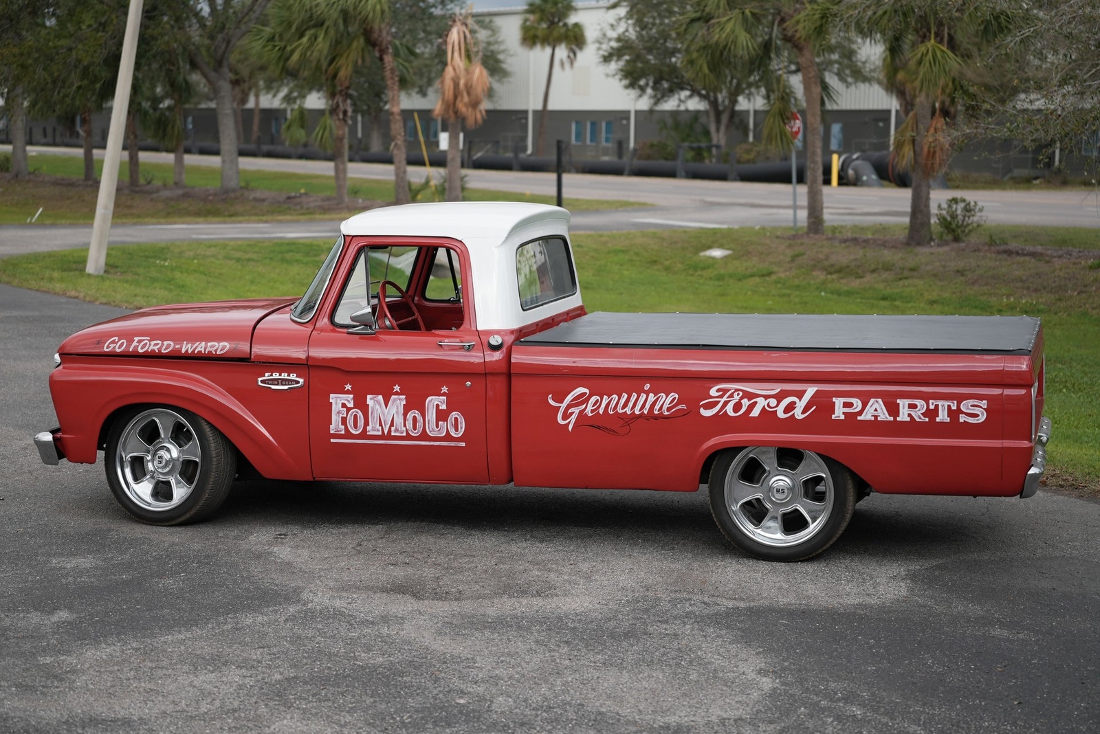 Ford-F100-1965-Pickup-Truck-11