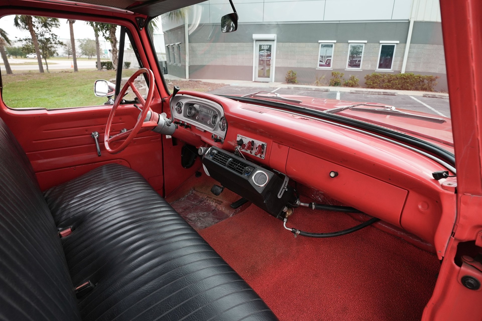 Ford-F100-1965-Pickup-Truck-3