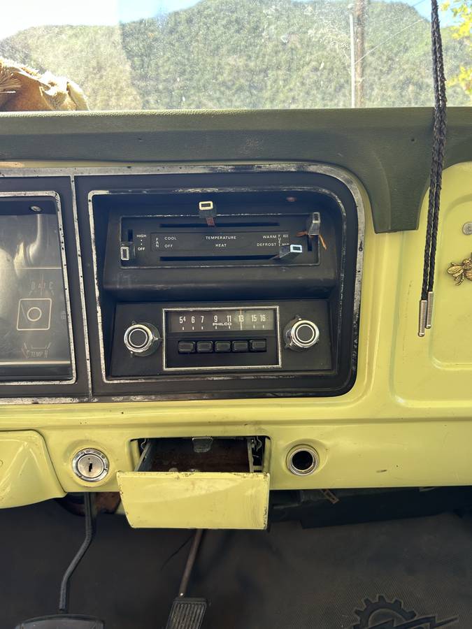 Ford-F100-custom-1975-yellow-15