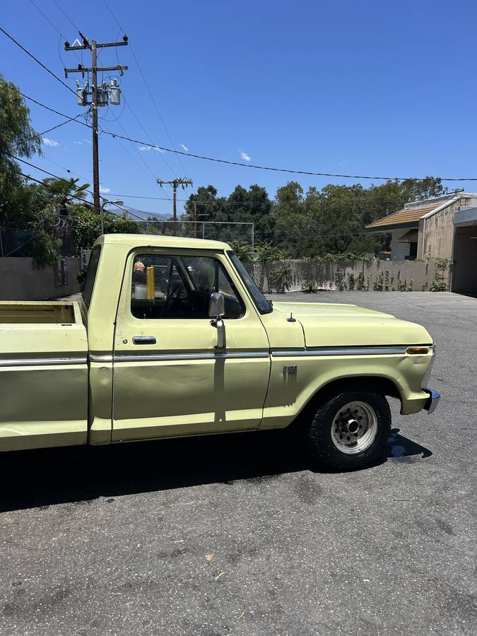 Ford-F100-custom-1975-yellow-2
