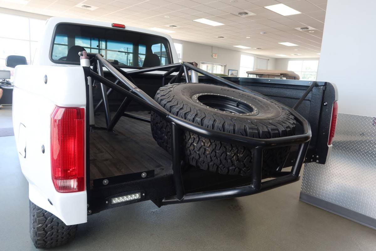 Ford-F150-regular-cab-short-bed-1992-white-3