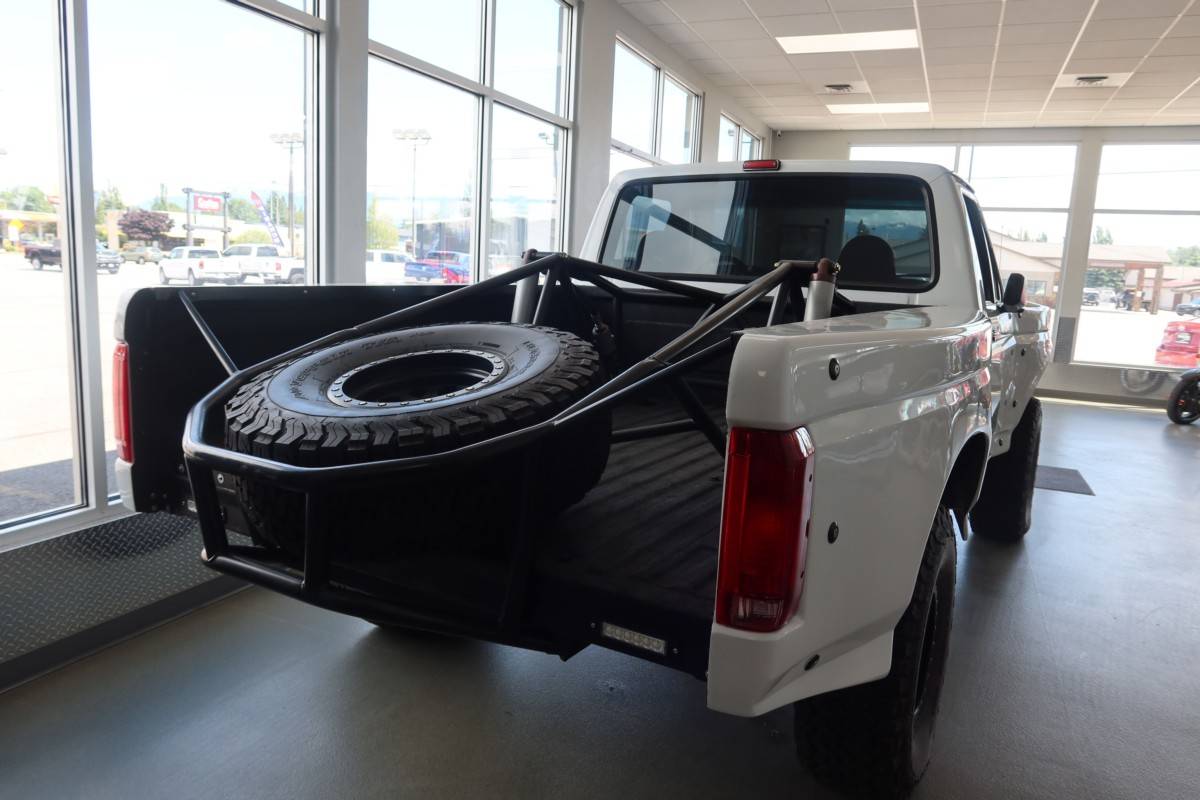 Ford-F150-regular-cab-short-bed-1992-white-4