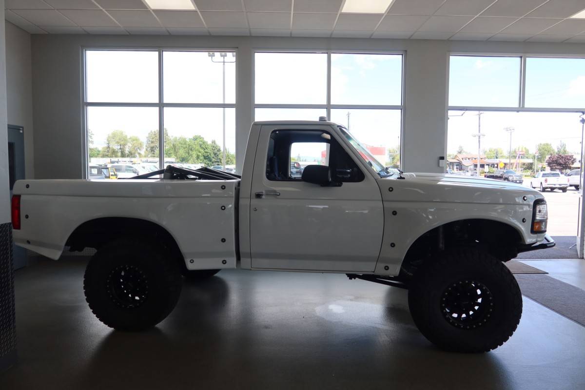 Ford-F150-regular-cab-short-bed-1992-white-5