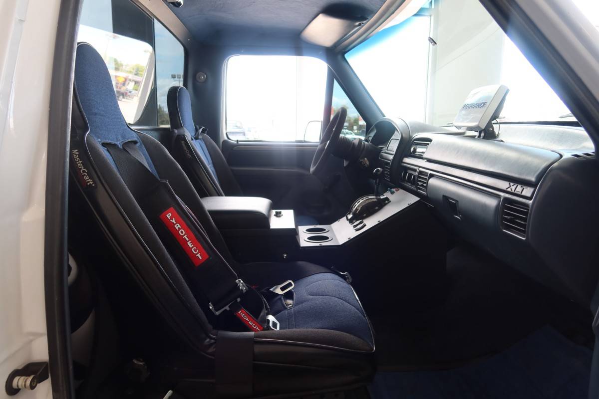 Ford-F150-regular-cab-short-bed-1992-white-6