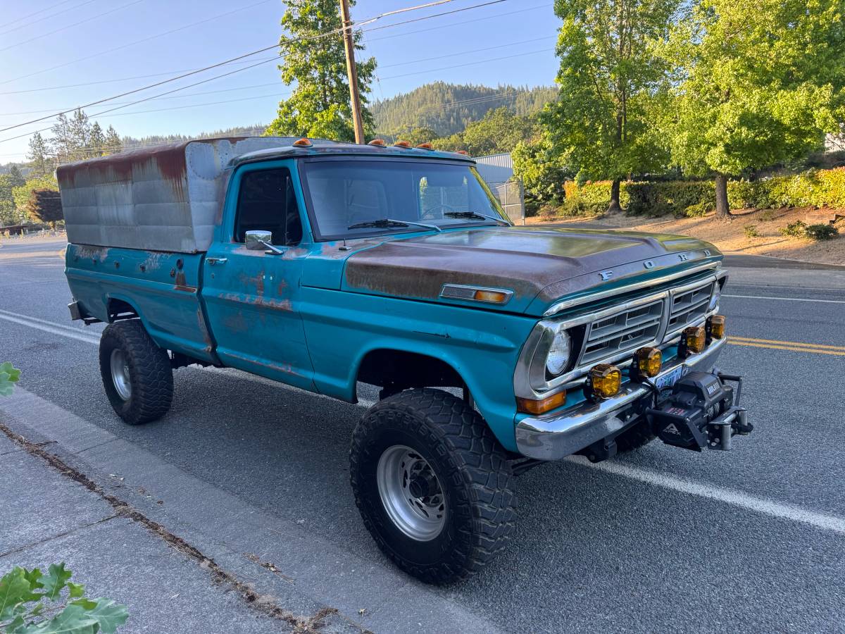 Ford F250 4x4  1971 blue