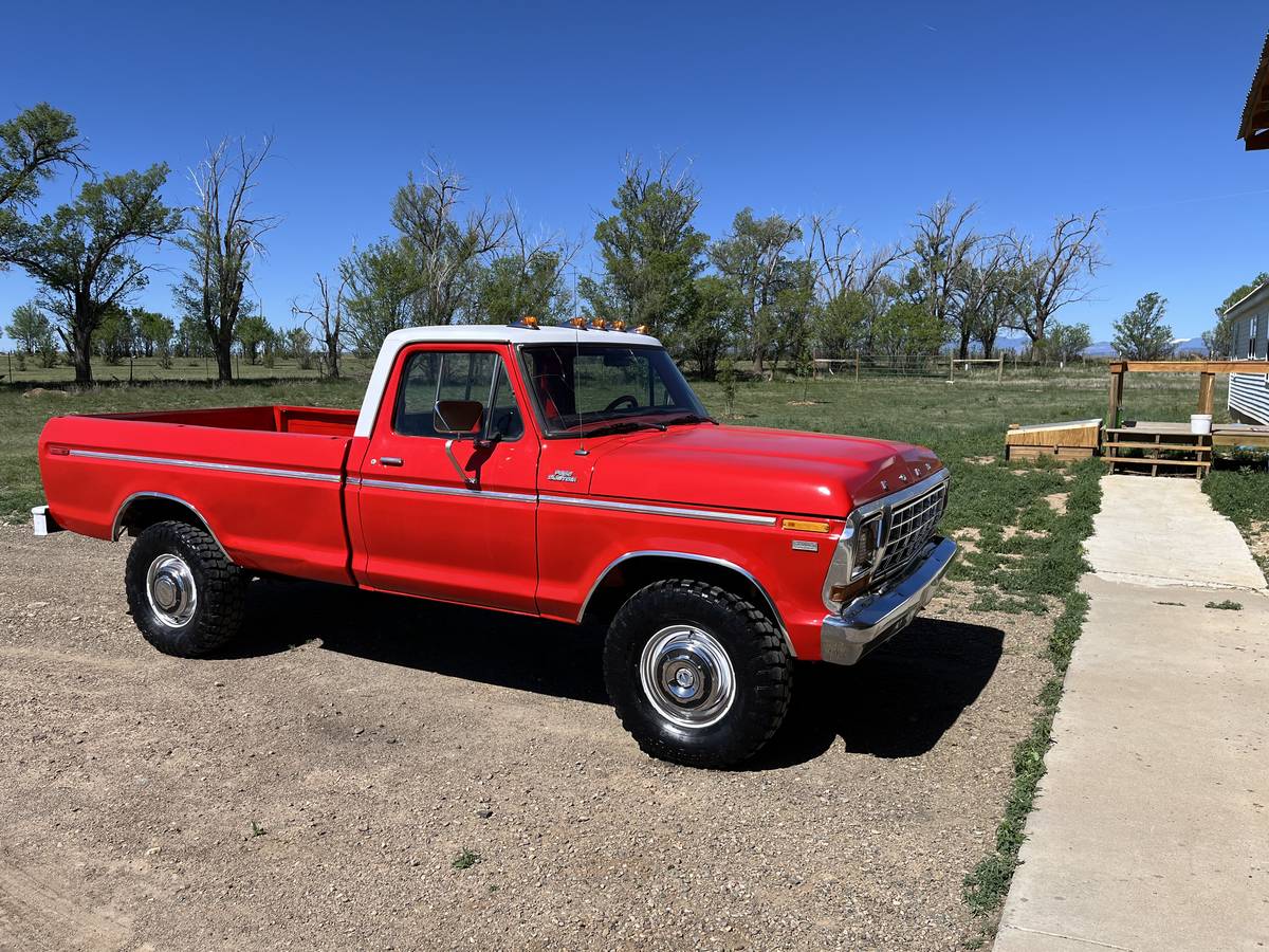 Ford-F250-4x4-1979-red-1