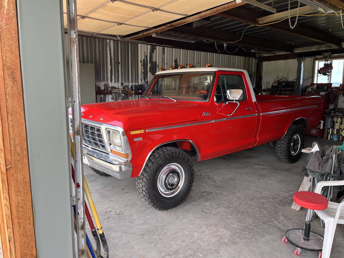Ford F250 4x4  1979 red