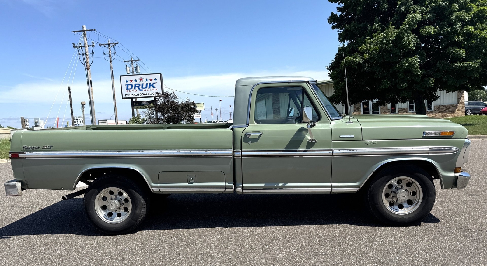 Ford-F250-Camper-Special-1971-Pickup-Truck-1