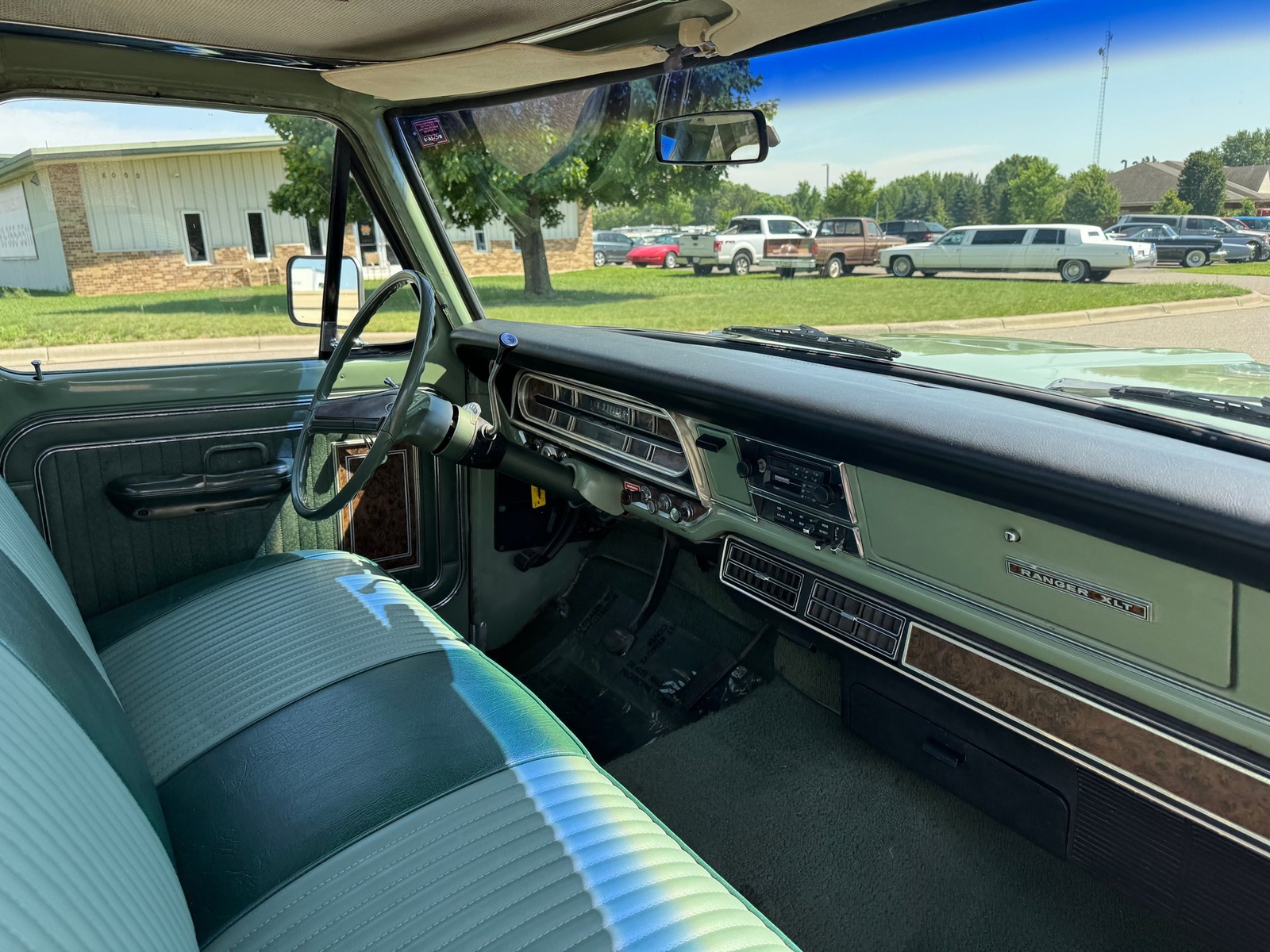 Ford-F250-Camper-Special-1971-Pickup-Truck-11