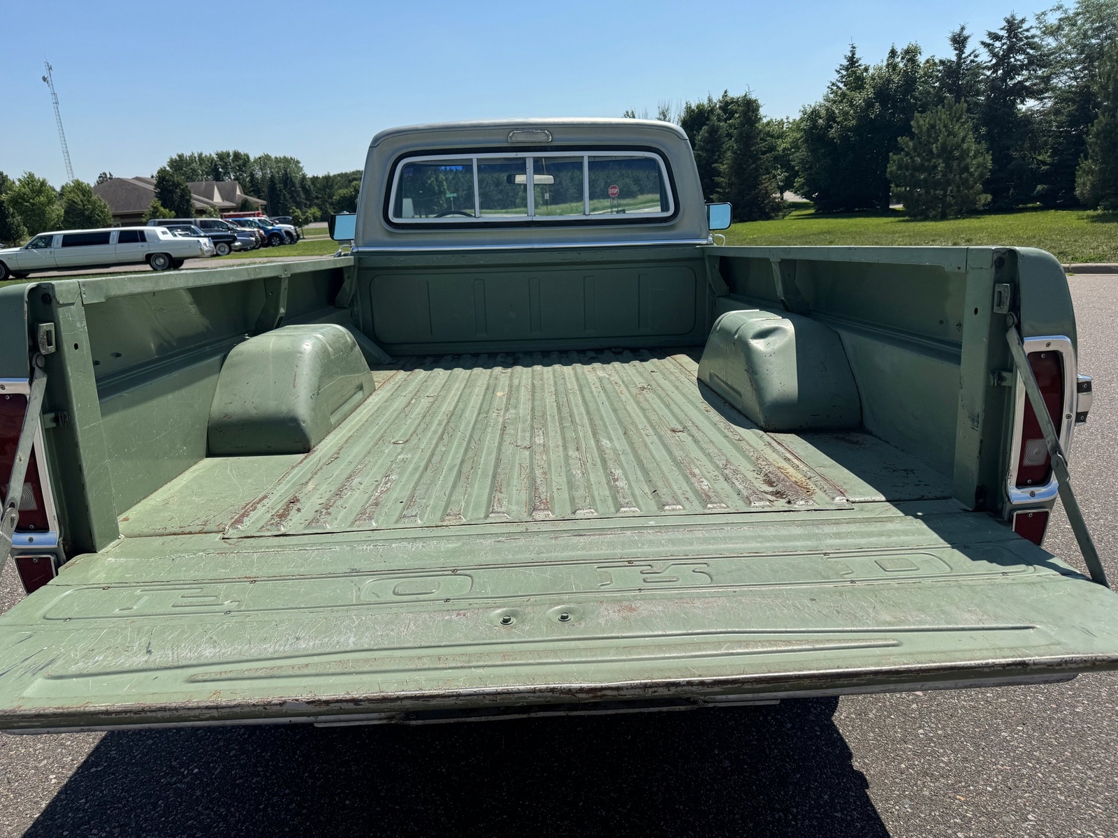 Ford-F250-Camper-Special-1971-Pickup-Truck-13