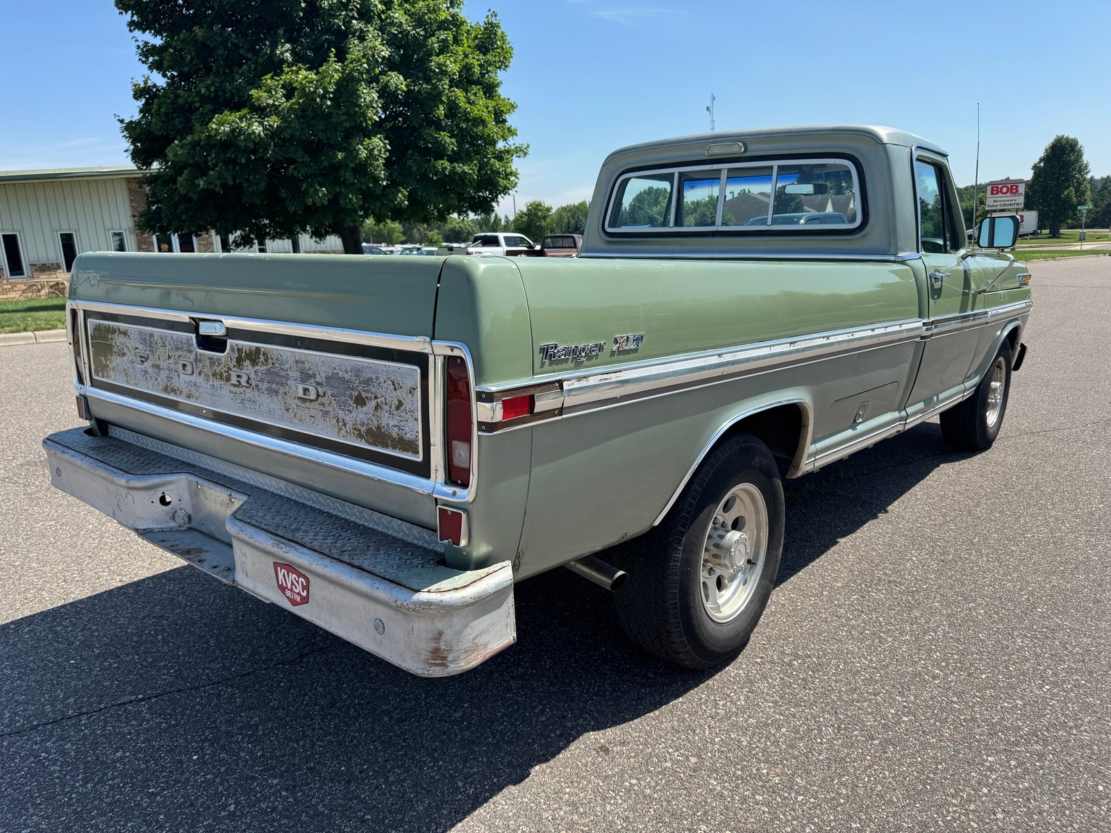 Ford-F250-Camper-Special-1971-Pickup-Truck-2