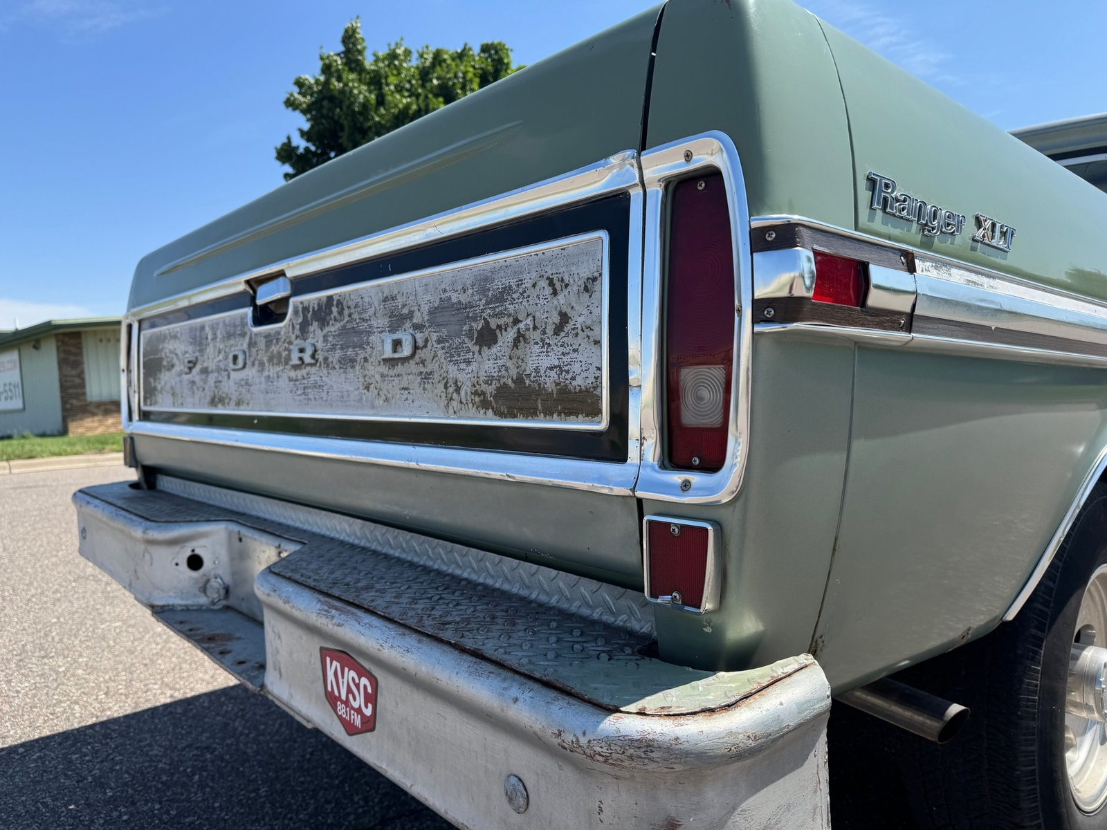 Ford-F250-Camper-Special-1971-Pickup-Truck-23