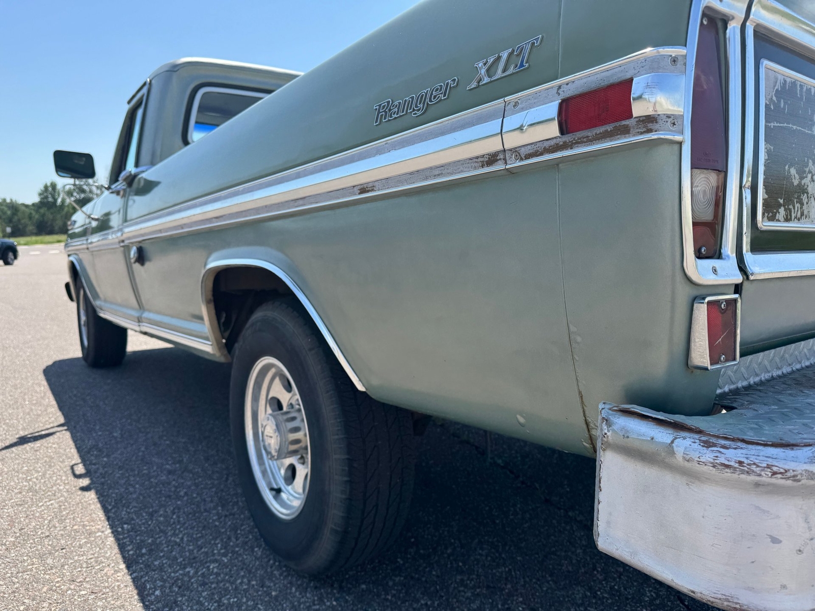 Ford-F250-Camper-Special-1971-Pickup-Truck-28