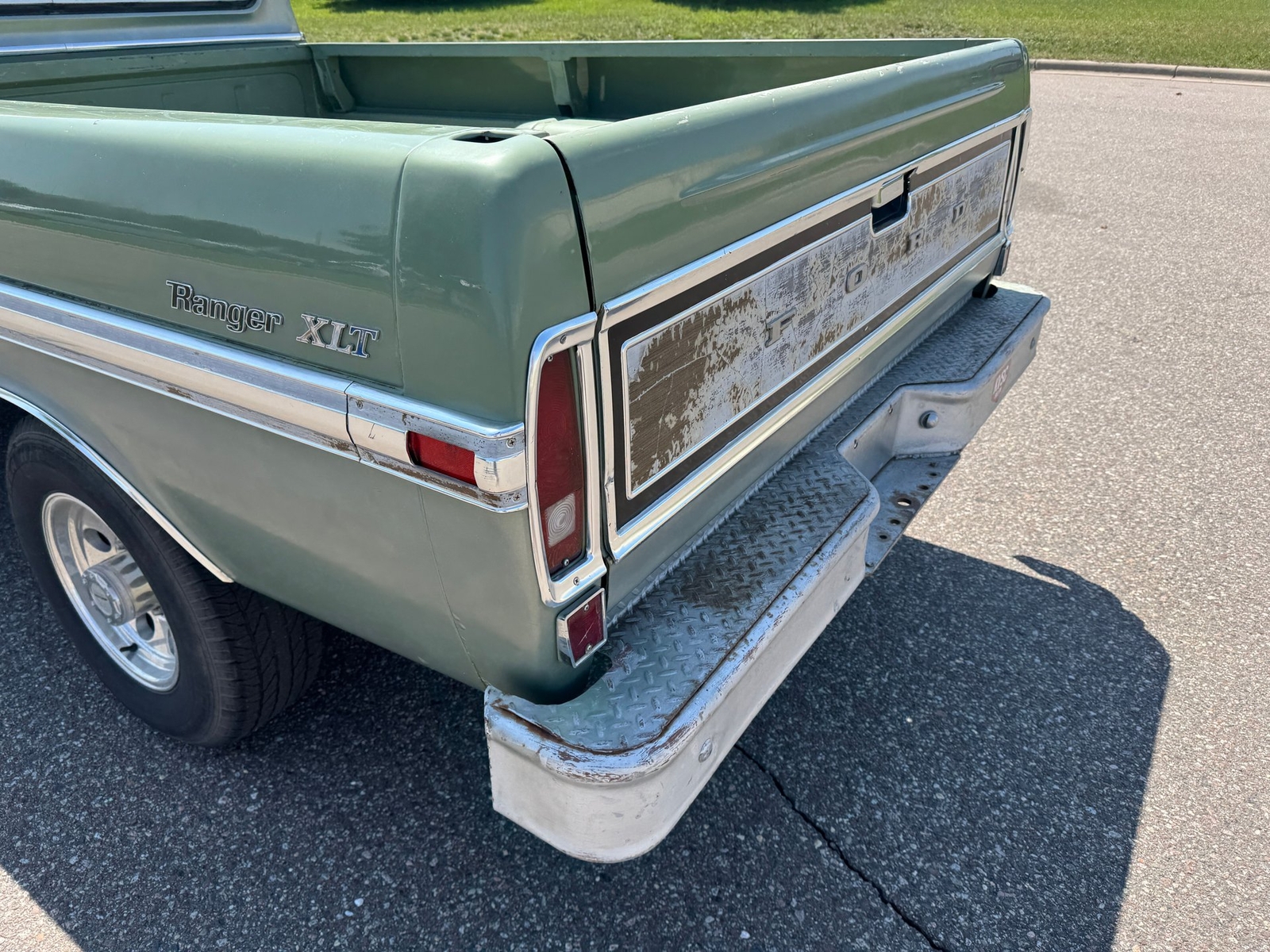 Ford-F250-Camper-Special-1971-Pickup-Truck-29