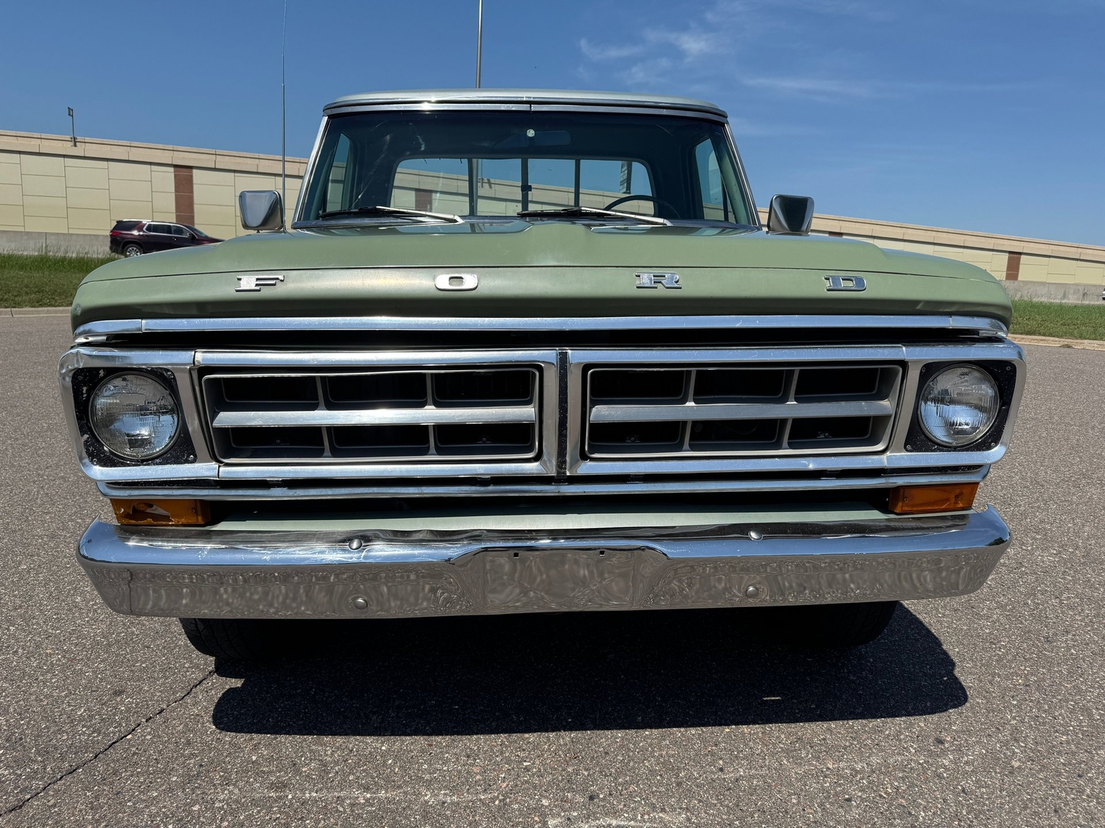 Ford-F250-Camper-Special-1971-Pickup-Truck-8