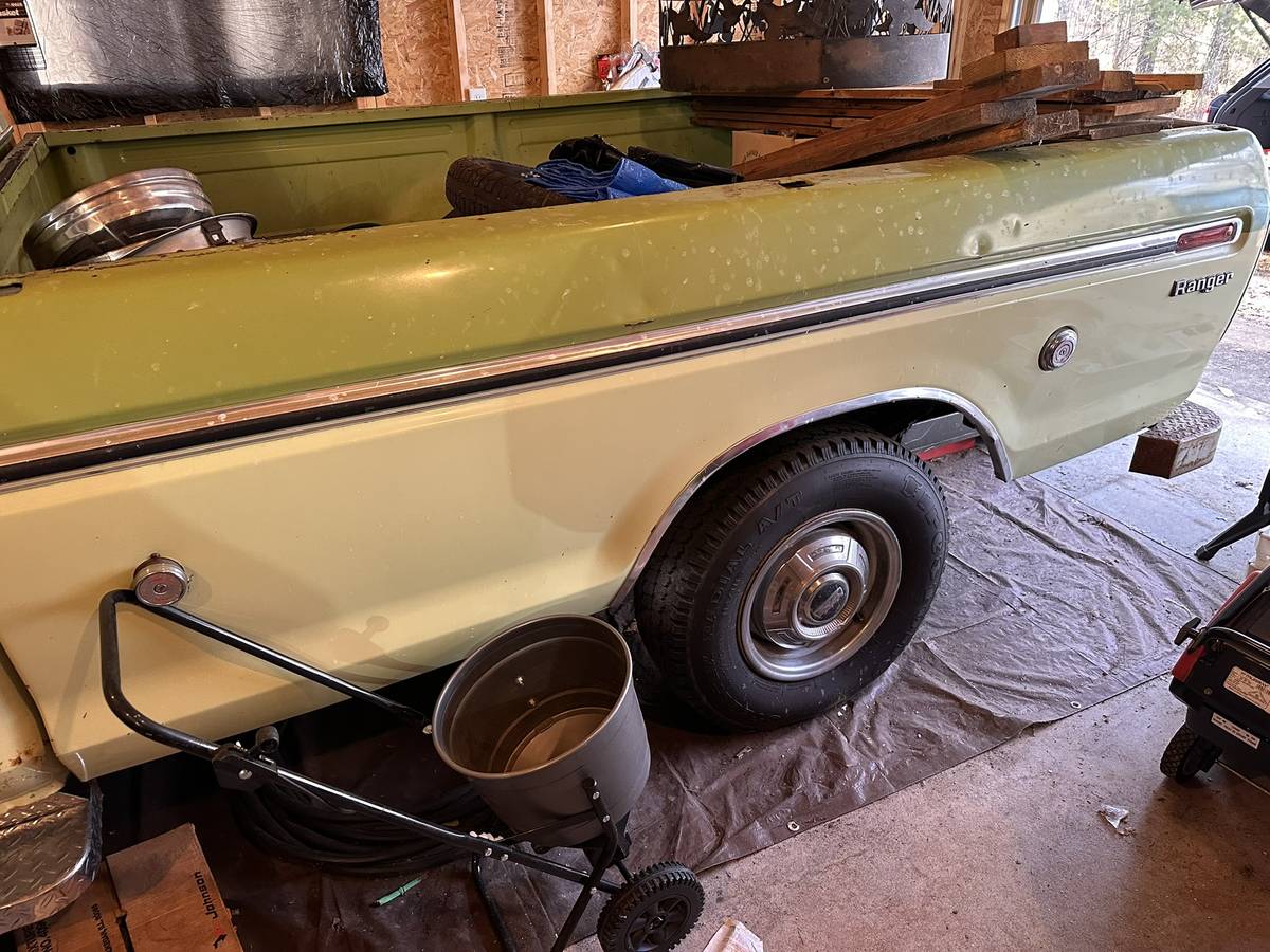 Ford-F250-camper-special-1975-14