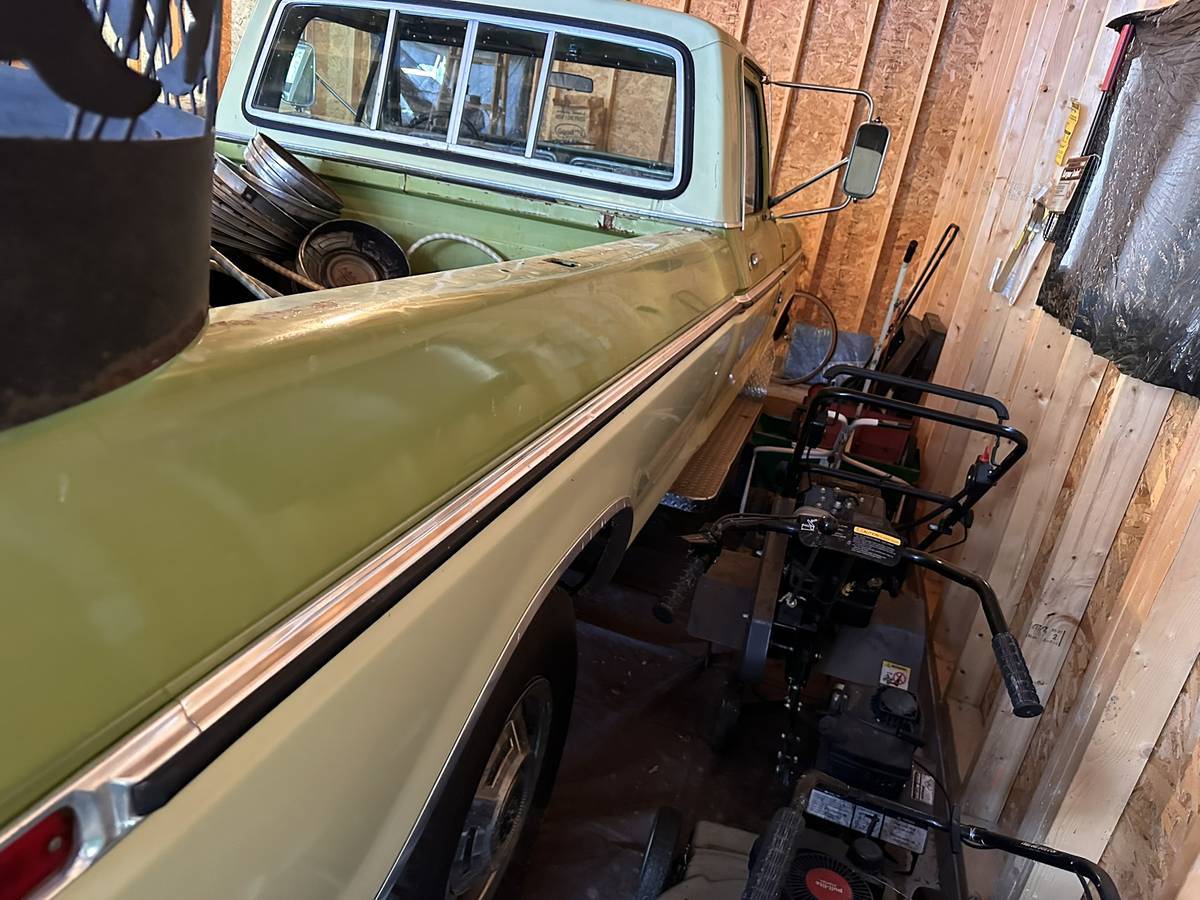 Ford-F250-camper-special-1975-17