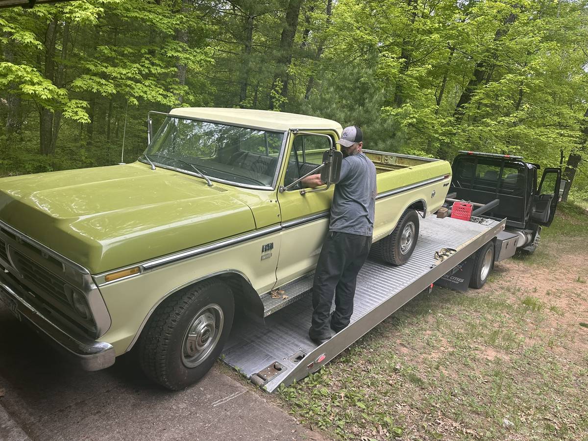 Ford-F250-camper-special-1975-19