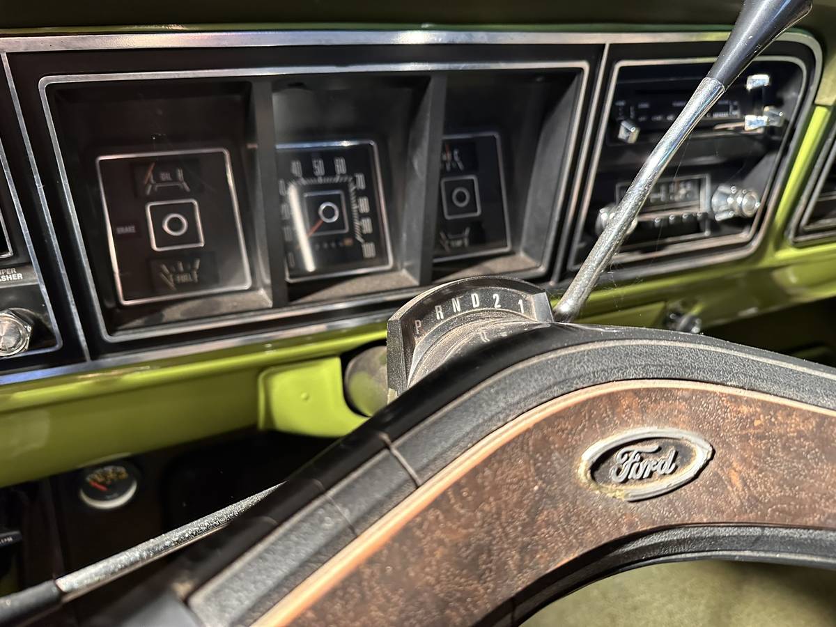 Ford-F250-camper-special-1975-6
