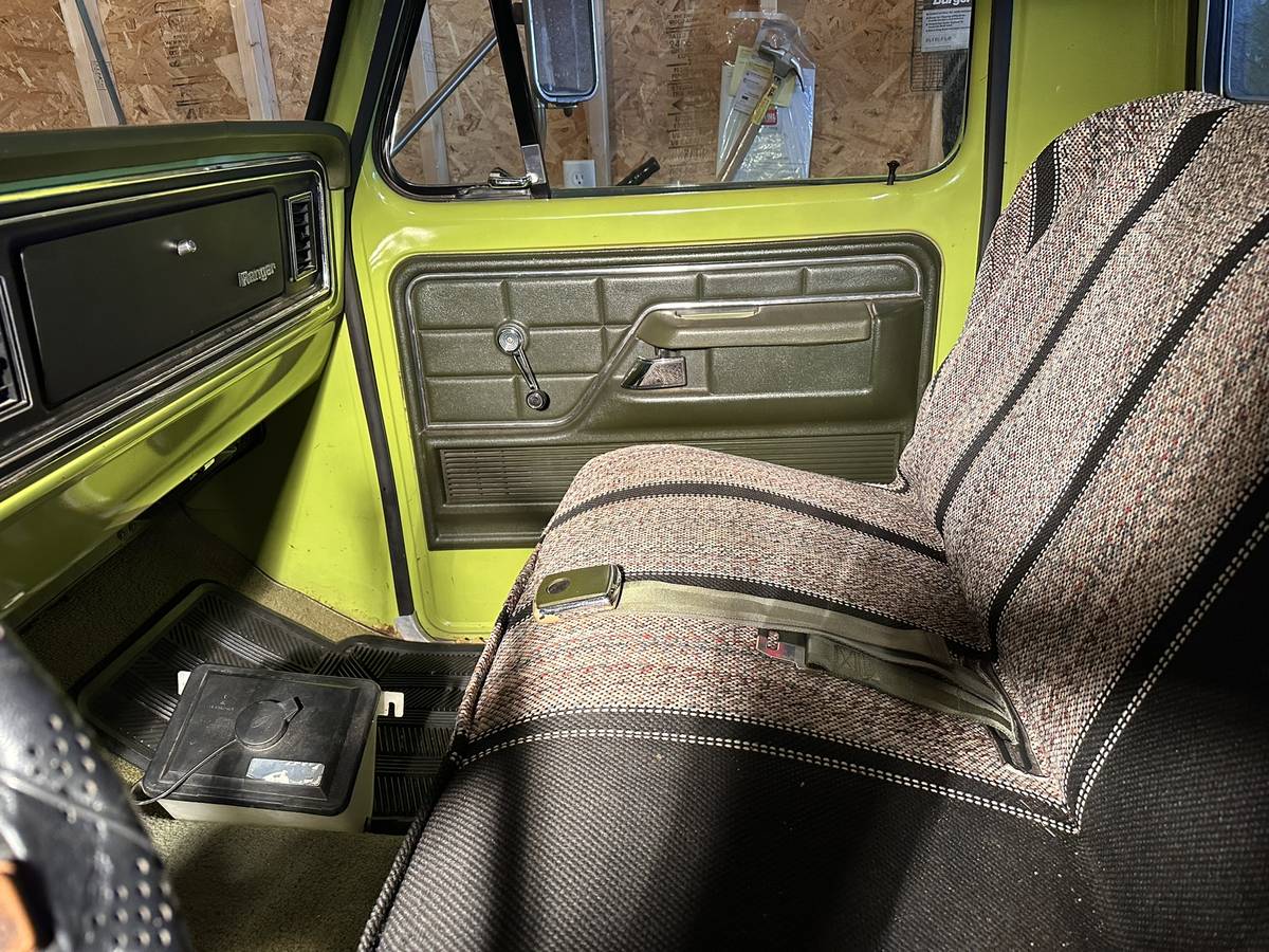 Ford-F250-camper-special-1975-8