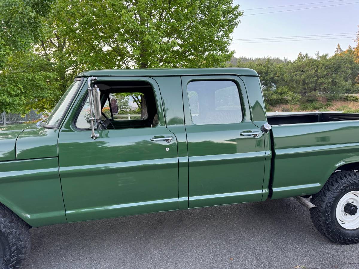 Ford-F250-crew-cab-4x4-1972-green-1
