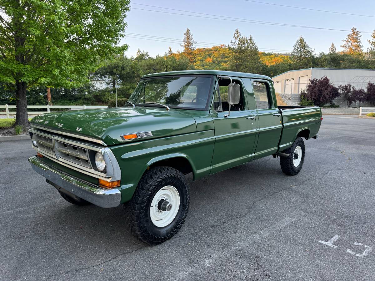 Ford-F250-crew-cab-4x4-1972-green