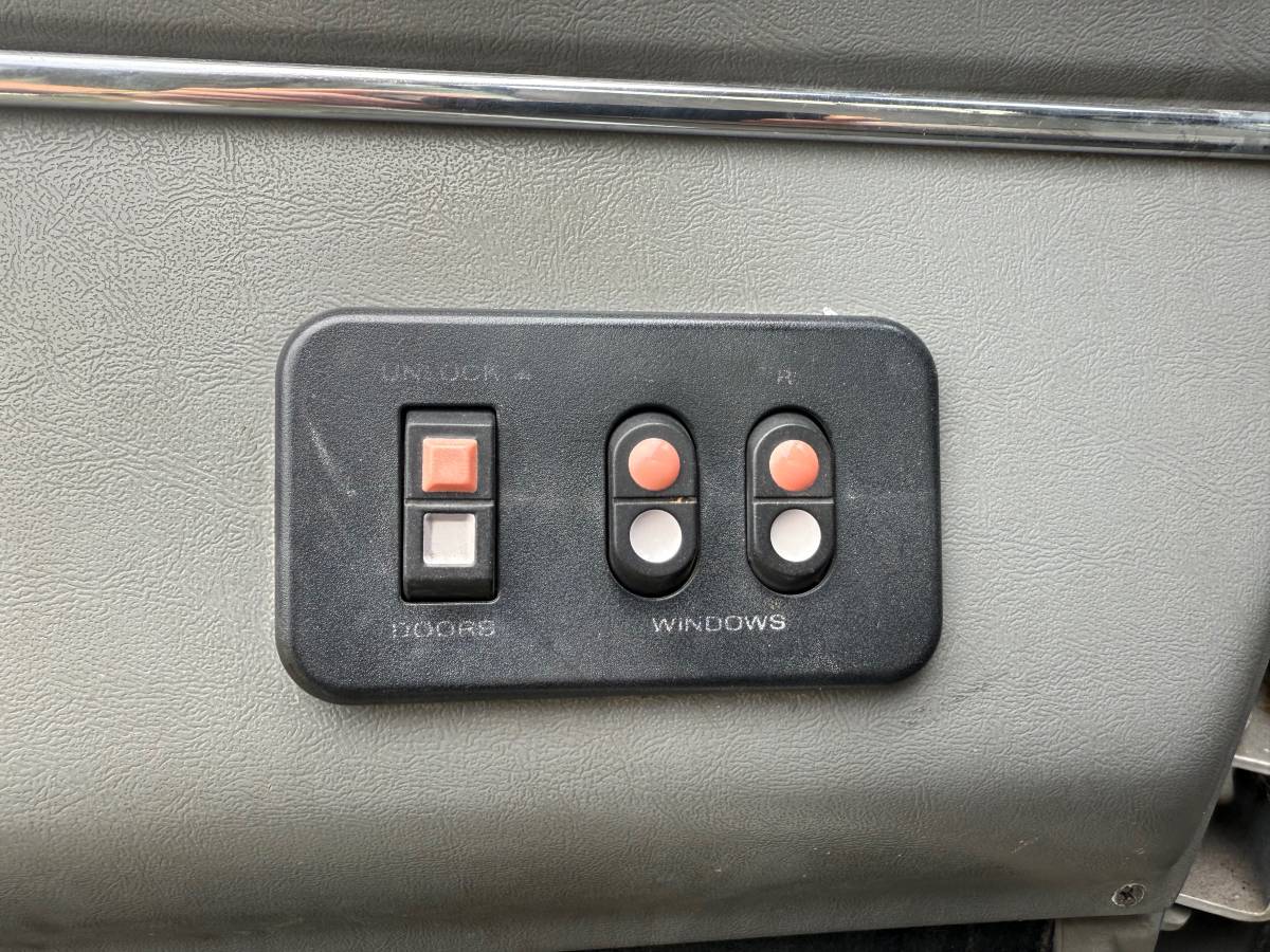 Ford-F250-lariat-1988-silver-1
