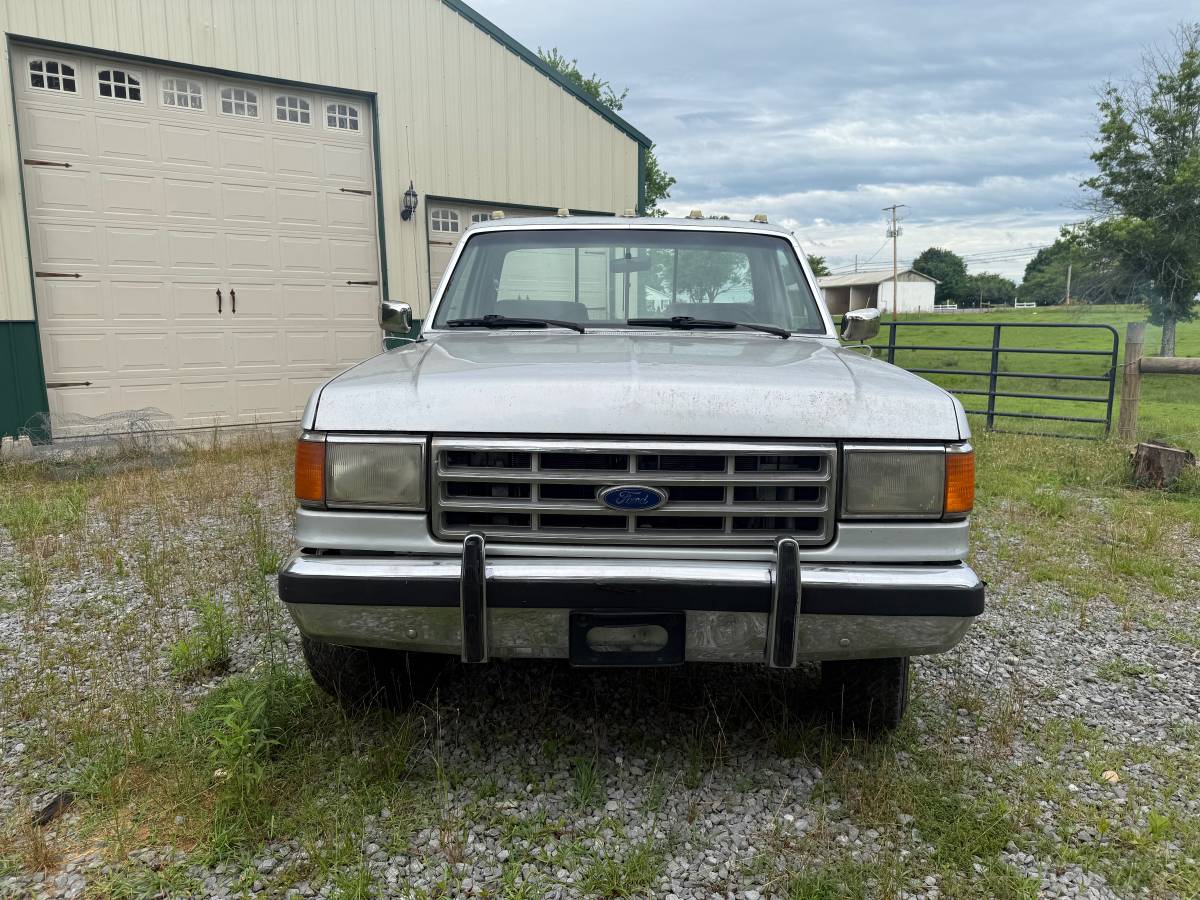 Ford-F250-lariat-1988-silver-11