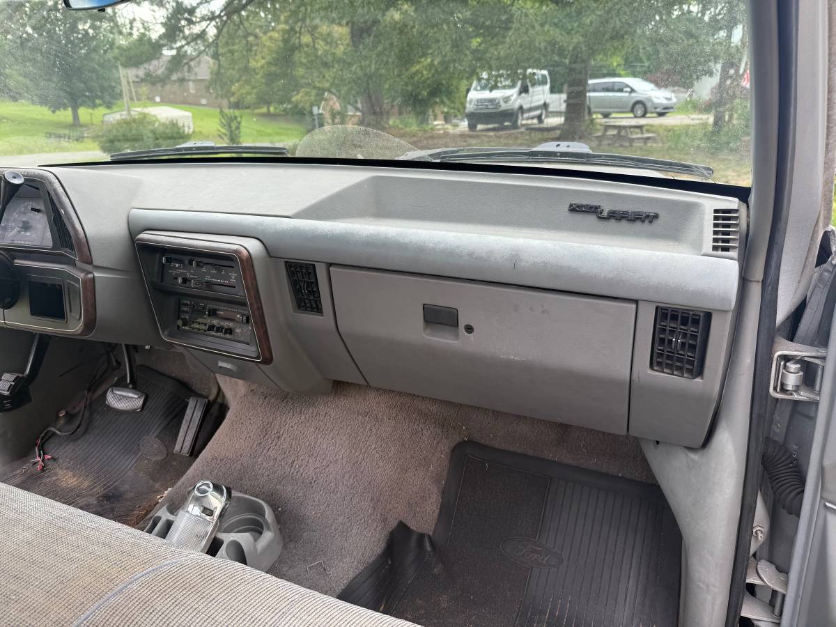 Ford-F250-lariat-1988-silver-14